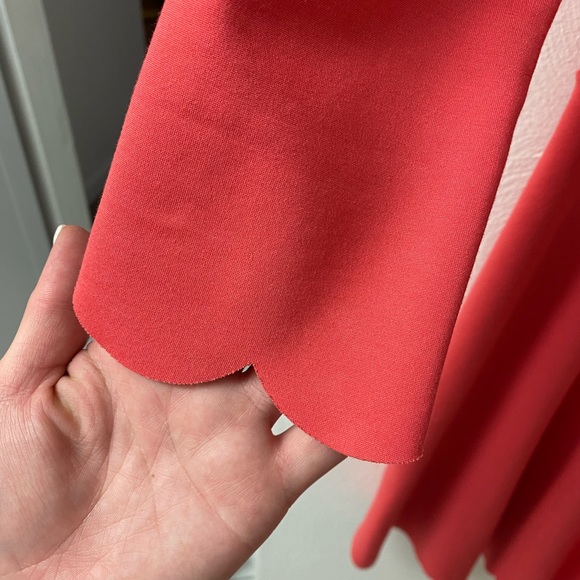 Coral scalloped Lulus dress. Size medium - Picture 5 of 5
